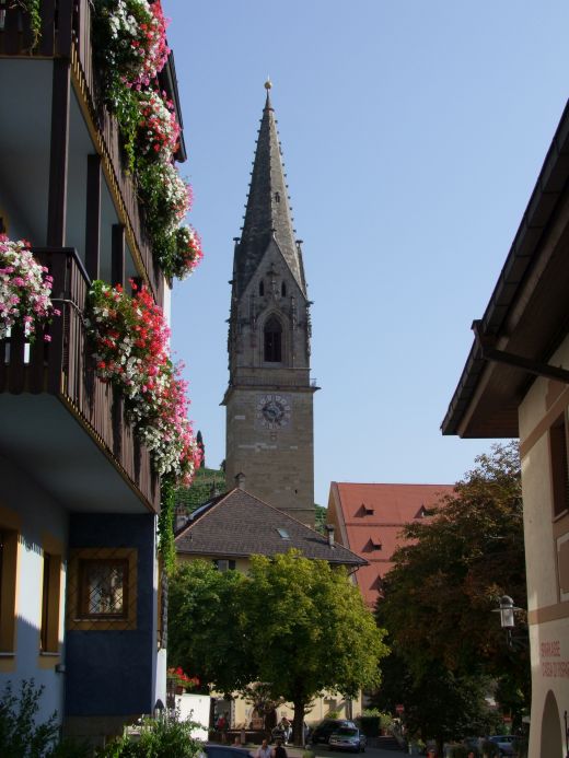 Der Kirchturm in Tramin (Südtirol)