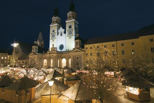 Brixen im Winter mit Weihnachtsmarkt