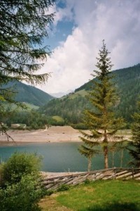 Ultental mit Stausee in Südtirol