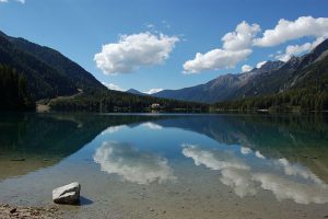 Antholzer See im Pustertal in Südtirol