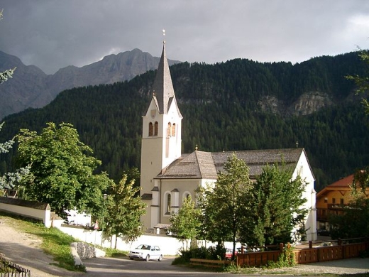 Kirche in Wengen (La Val)