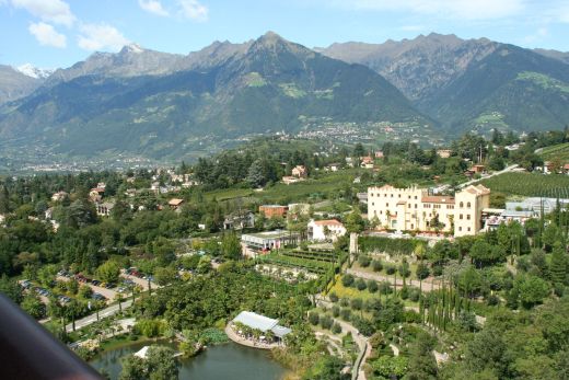 Blick auf Schloss Trautmannsdorff in Meran